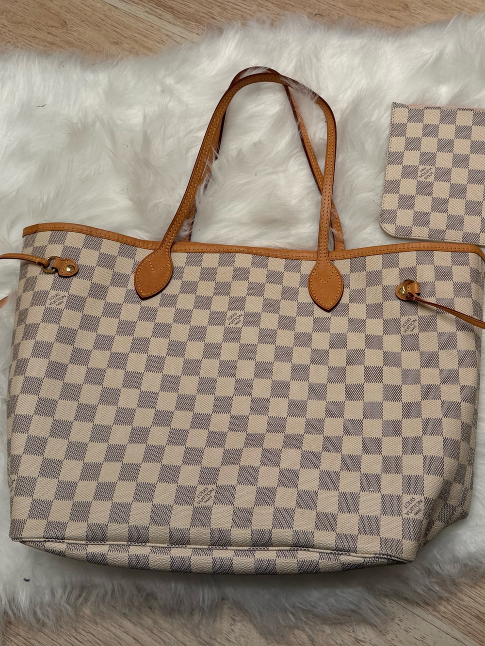 Louis Vuitton Neverfull MM - Picture 11 of 16